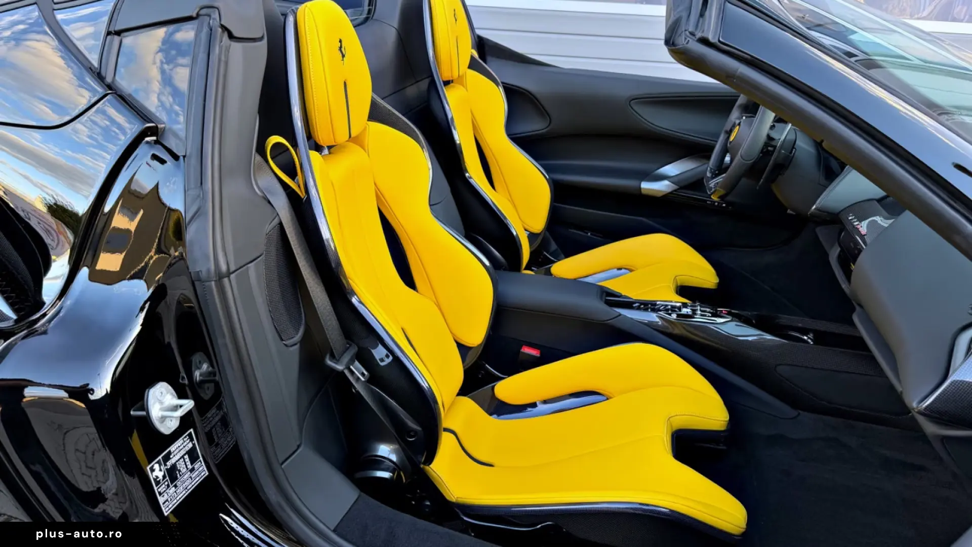 Ferrari SF90 Spider   999 CP • CARBON RACING SEATS