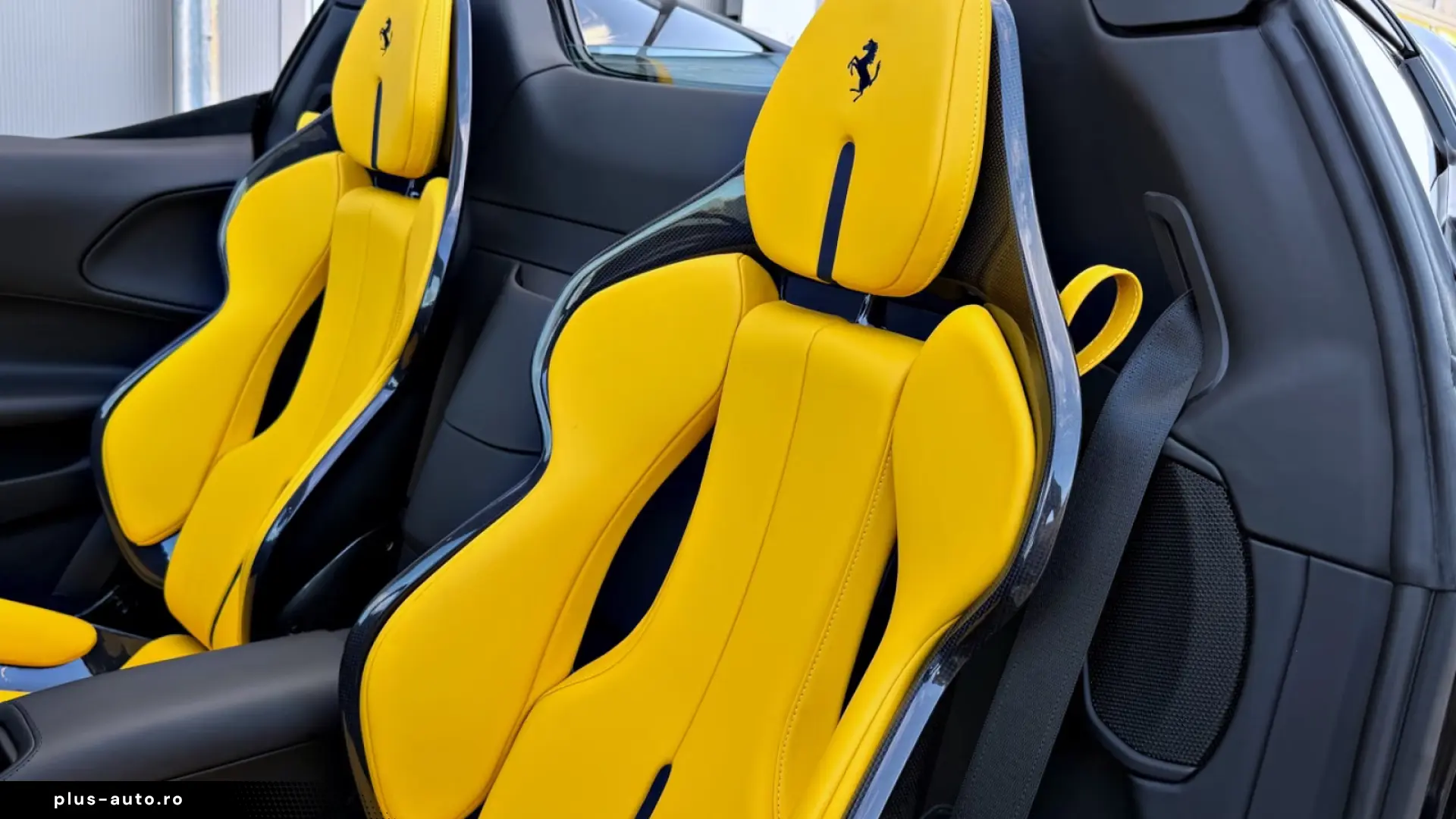 Ferrari SF90 Spider   999 CP • CARBON RACING SEATS