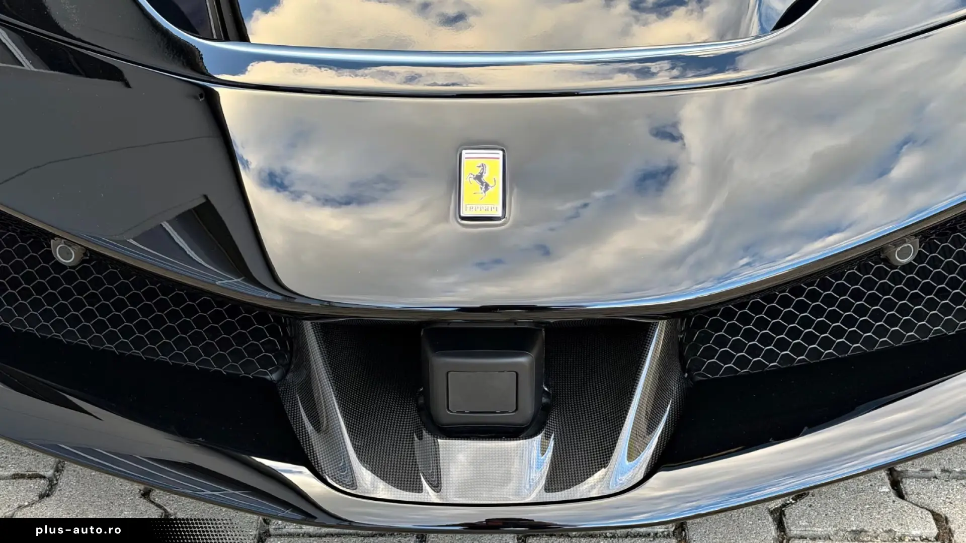 Ferrari SF90 Spider   999 CP • CARBON RACING SEATS