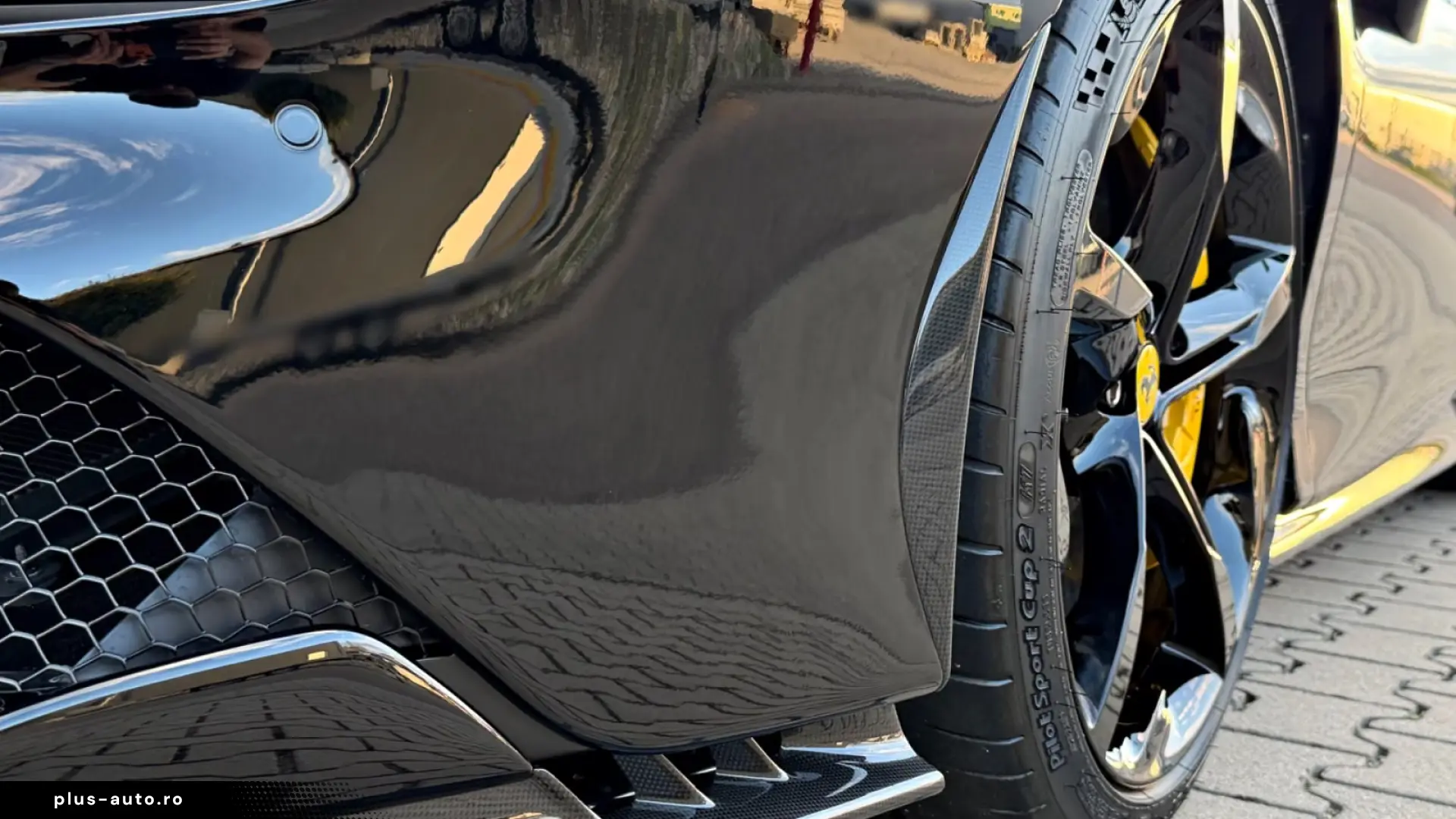 Ferrari SF90 Spider   999 CP • CARBON RACING SEATS