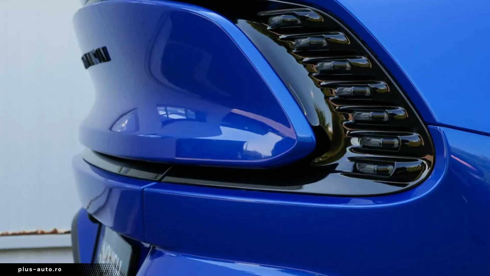 Aston Martin Vanquish Volante 835 CP • V12 • TITANIUM