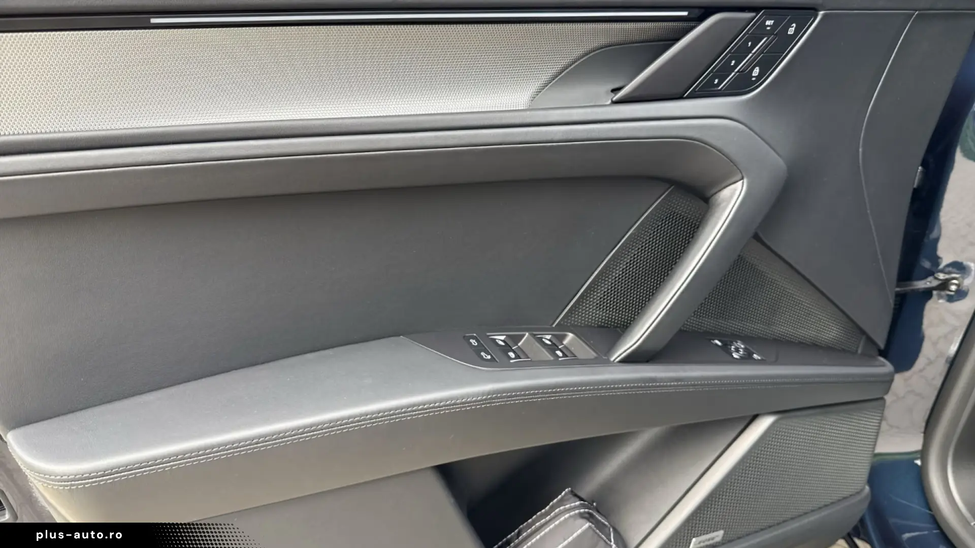 Porsche Cayenne Electric HeadUp Surround-View