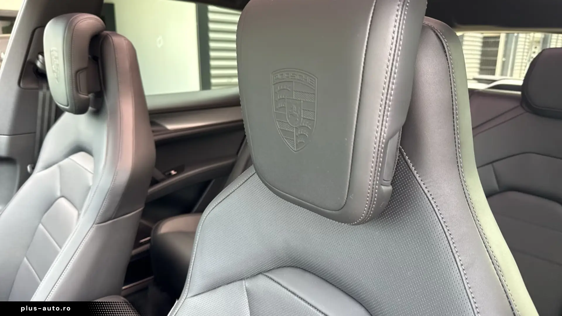Porsche Cayenne Electric HeadUp Surround-View