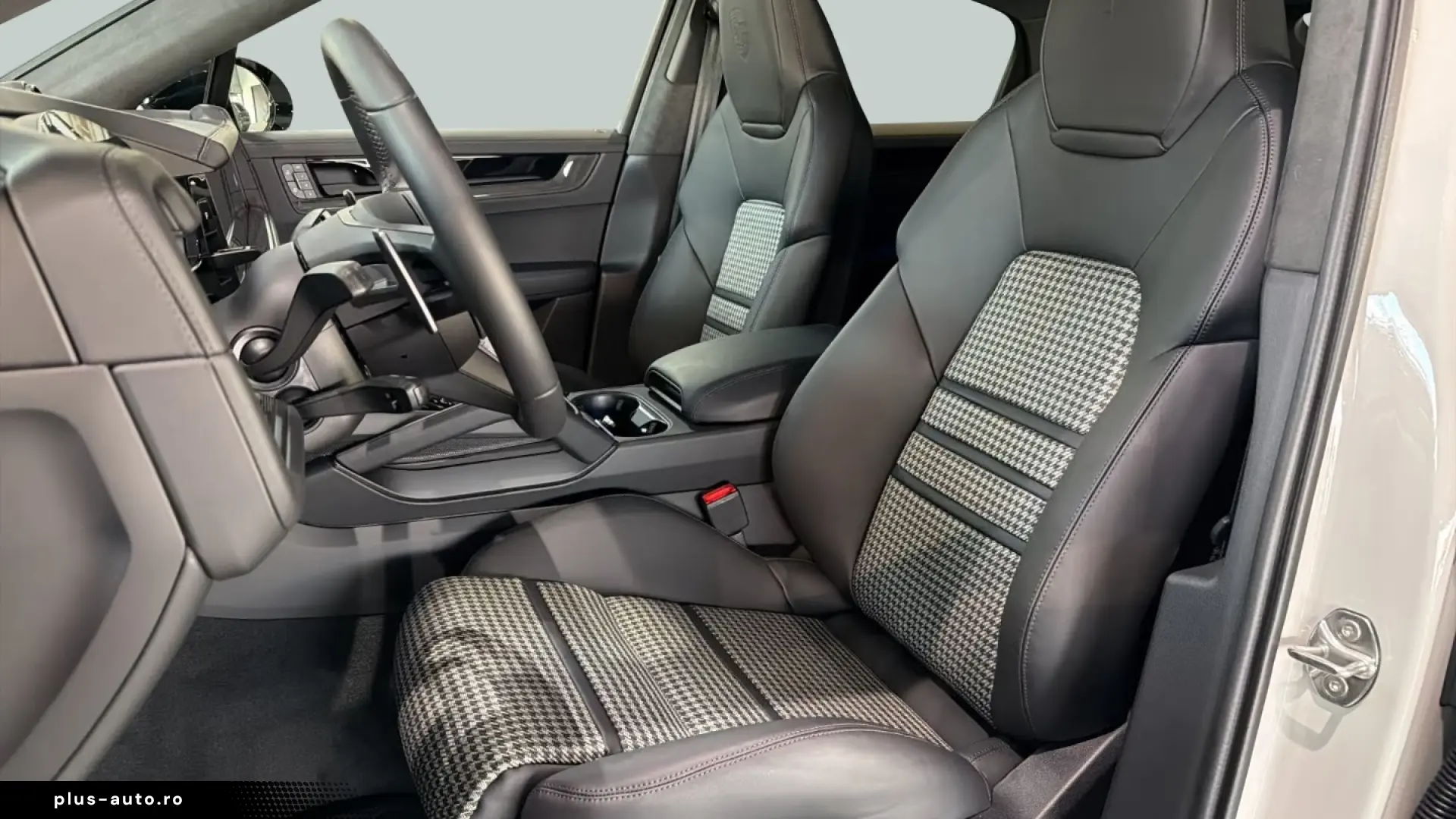 Porsche Cayenne GTS Coupe Rear Steering InnoDrive Head-Up