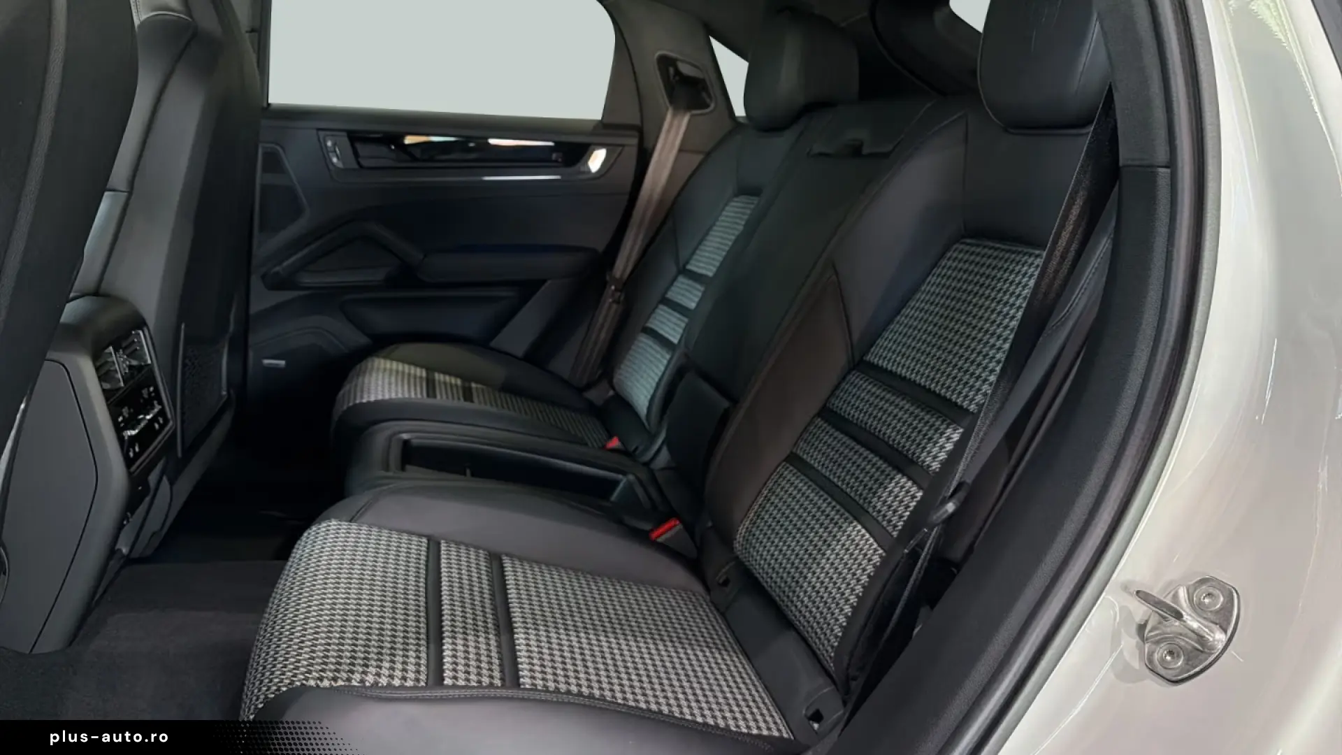 Porsche Cayenne GTS Coupe Rear Steering InnoDrive Head-Up