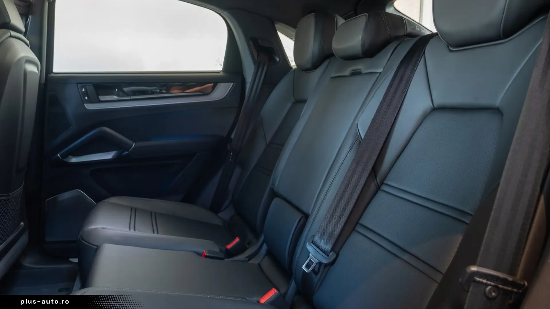Porsche Cayenne S Coupe Burmester Massage InnoDrive Head