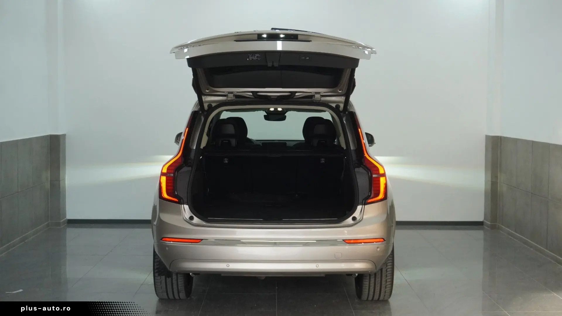 VOLVO XC90 T8 Plus Bright Hybrid Pano 360  HuD ACC TWA