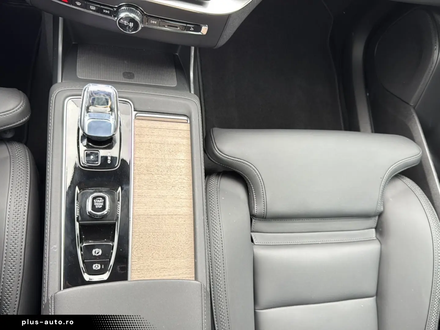 VOLVO XC90 T8 Recharge Plus Dark Plug-In Hybrid AWD