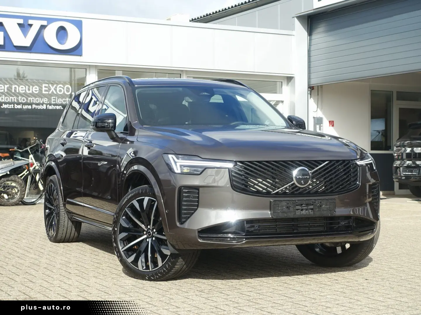 VOLVO XC90 Plus Dark T8 AWD Plug-in HUD Pano H&K 360