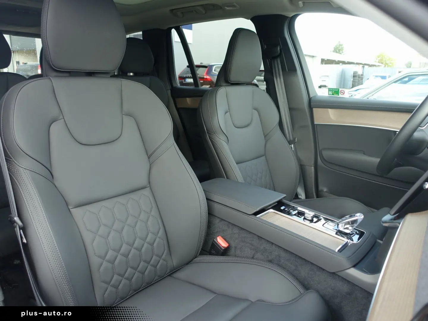 VOLVO XC90 Plus Dark T8 AWD Plug-in HUD Pano H&K 360