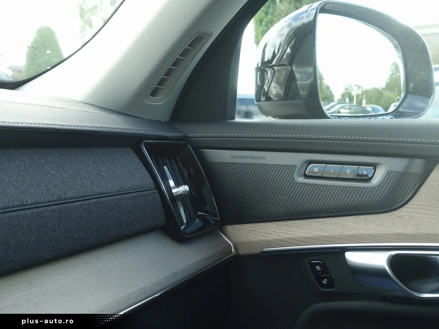 VOLVO XC90 Plus Dark T8 AWD Plug-in HUD Pano H&K 360