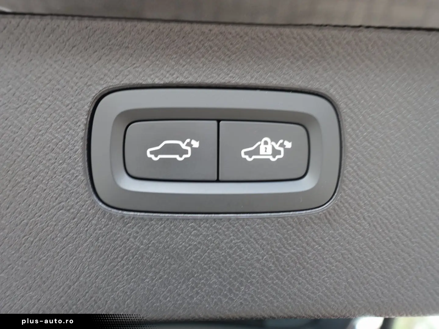 VOLVO XC90 Plus Dark T8 AWD Plug-in HUD Pano H&K 360