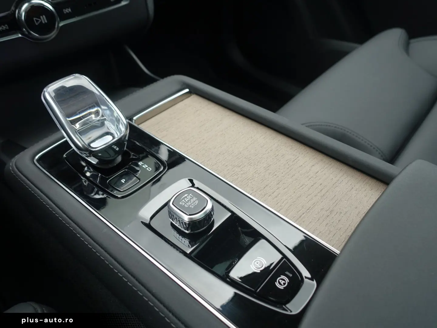 VOLVO XC90 Ultra T8 AWD Plug-in Hybrid HUD H&K PANO