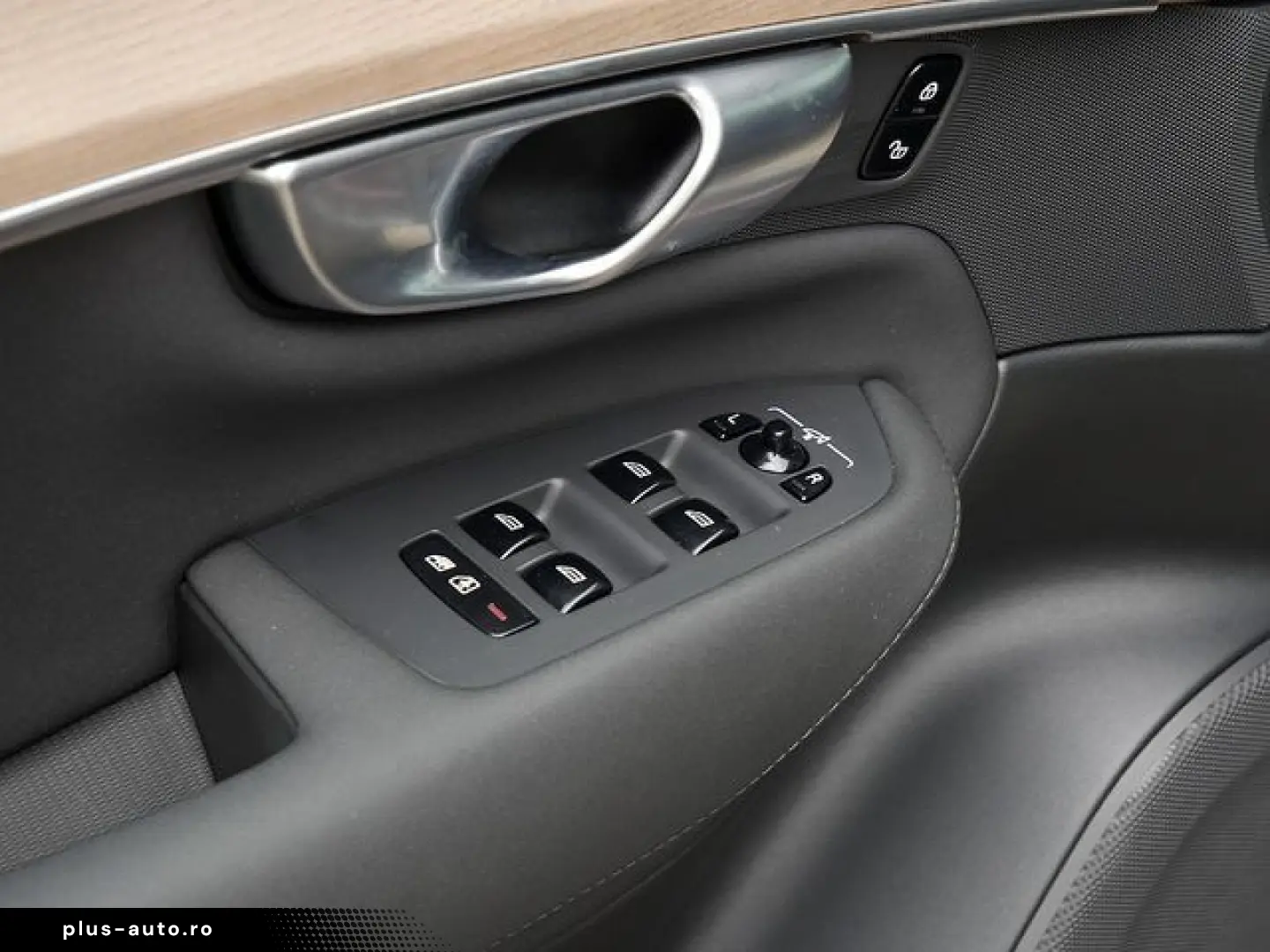 VOLVO XC90 T8 Plus Dark Recharge Plug-In Hybrid AWD