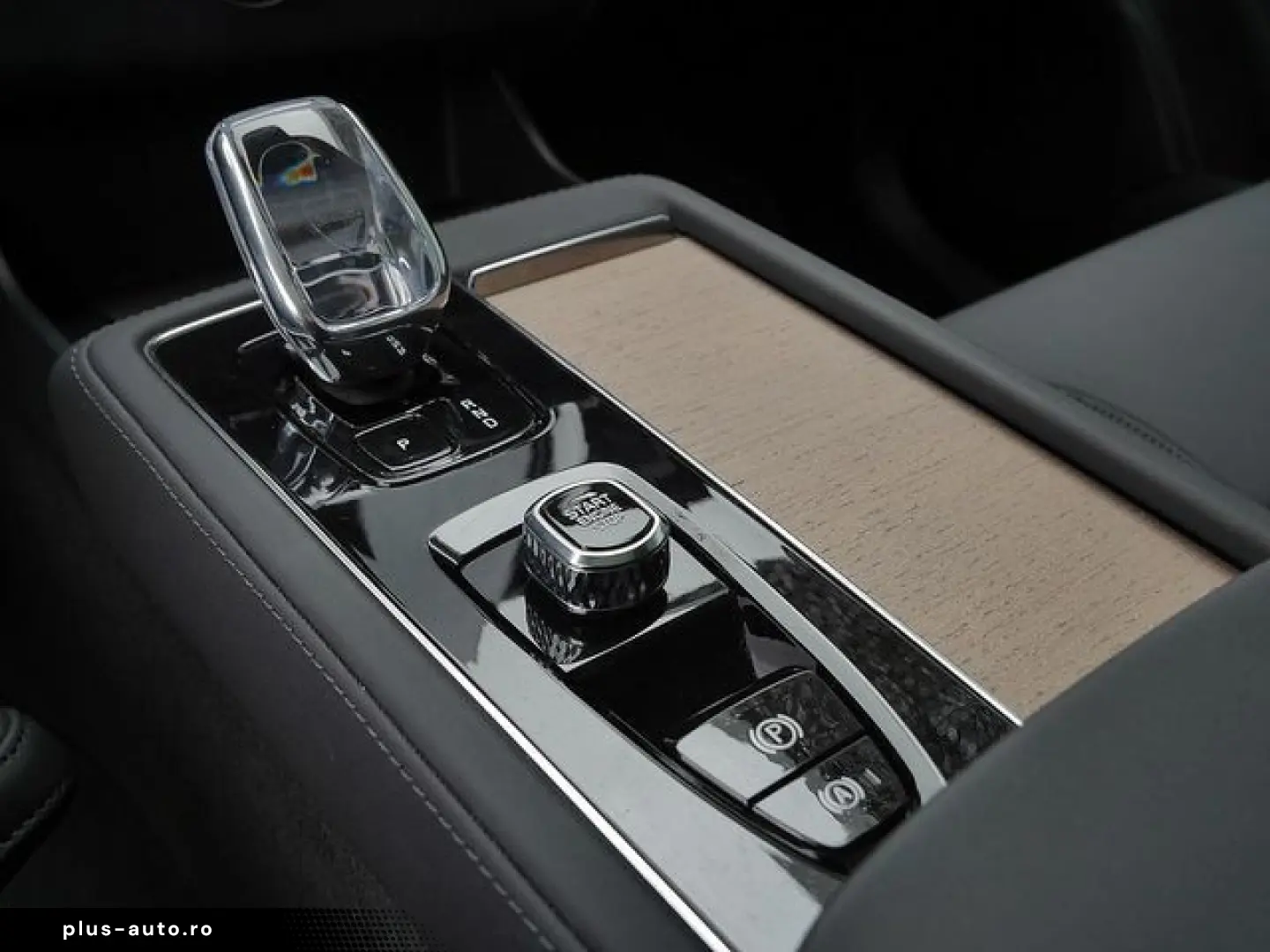 VOLVO XC90 T8 Plus Dark Recharge Plug-In Hybrid AWD