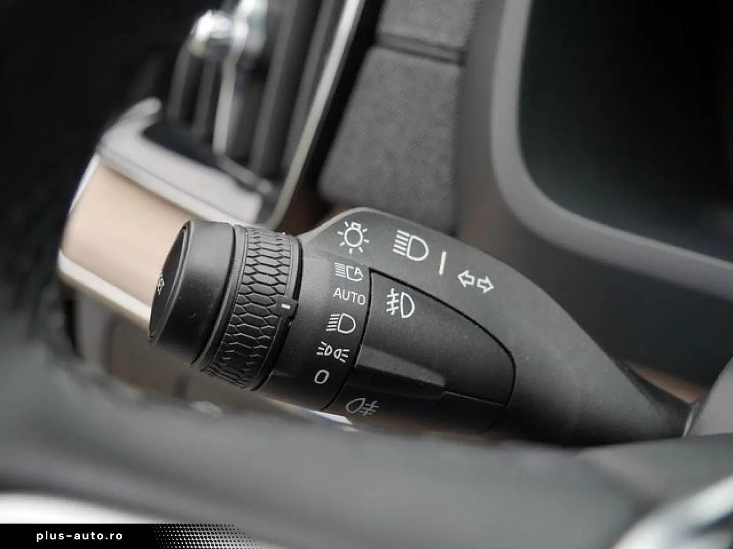 VOLVO XC90 T8 Plus Dark Recharge Plug-In Hybrid AWD