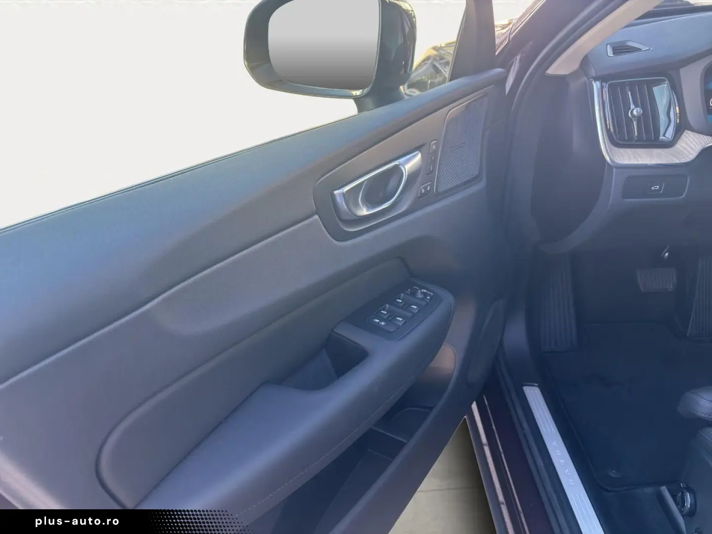 VOLVO XC60 B5 Plus Dark 360  H K PANO LED 19