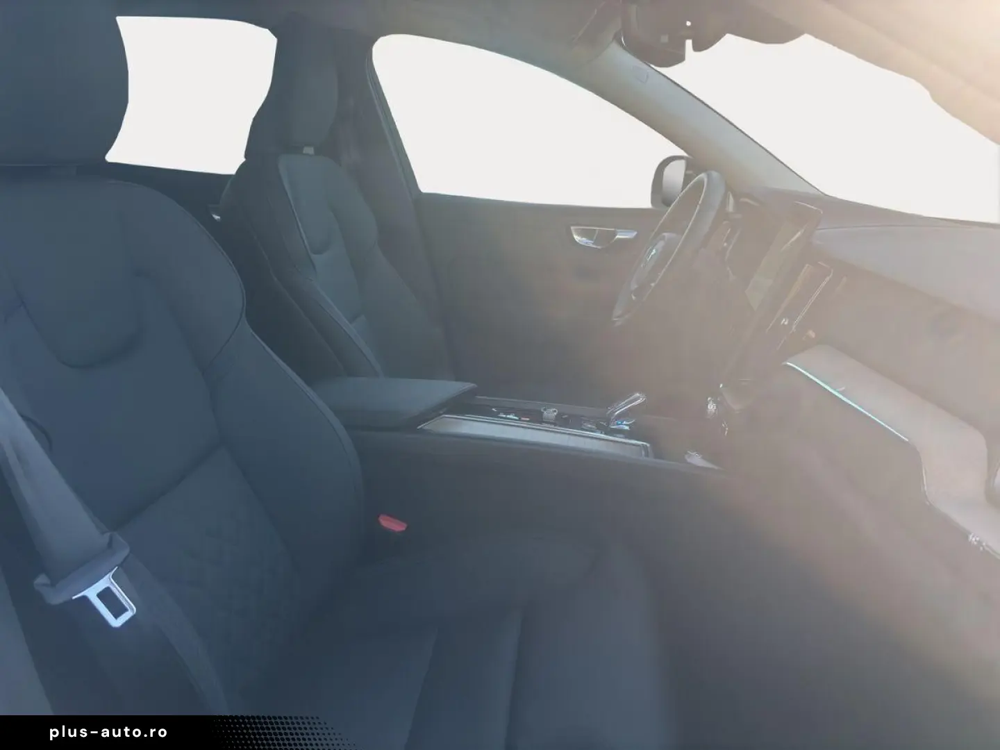 VOLVO XC60 B5 Plus Dark 360  H K PANO LED 19