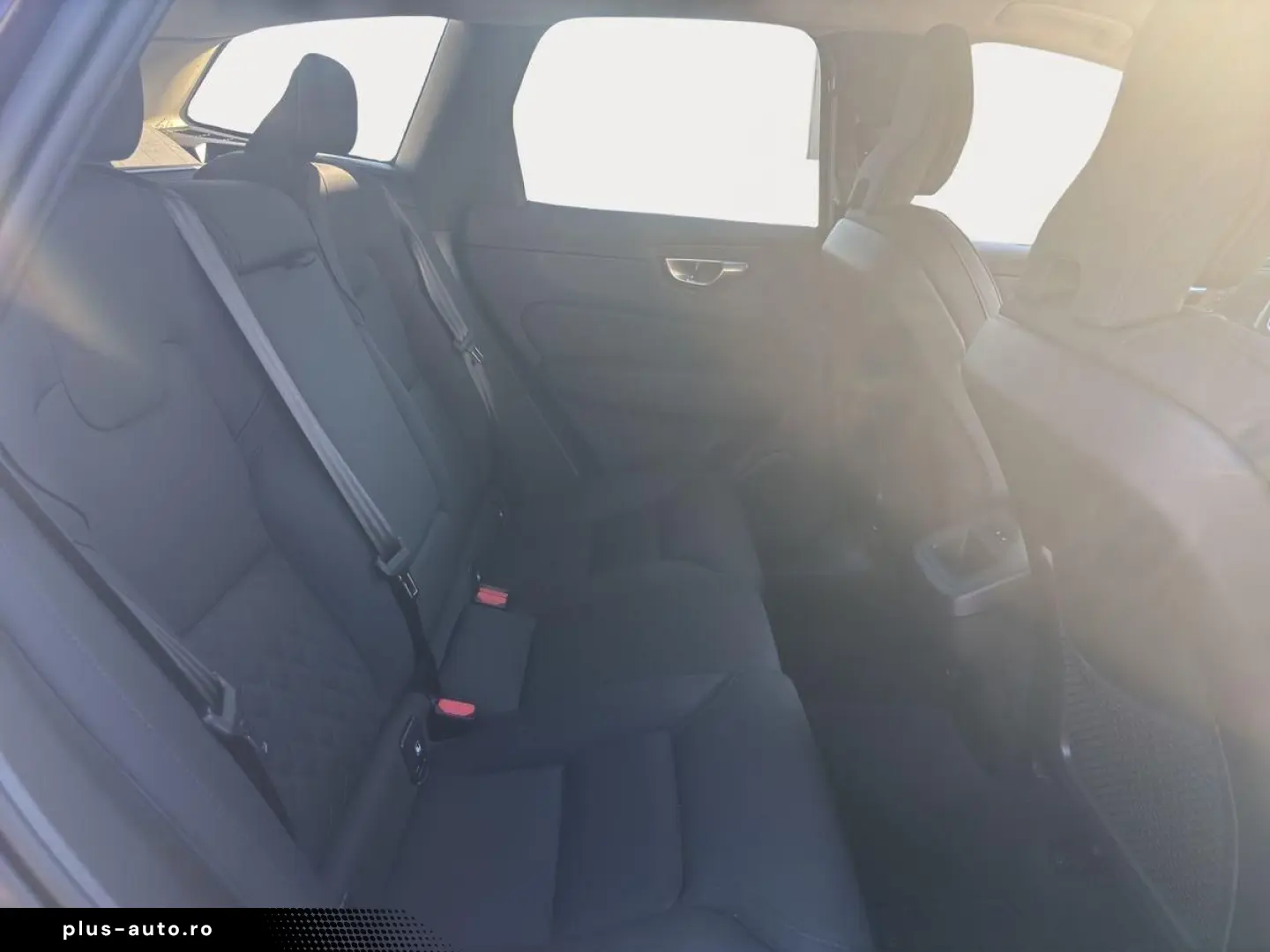 VOLVO XC60 B5 Plus Dark 360  H K PANO LED 19