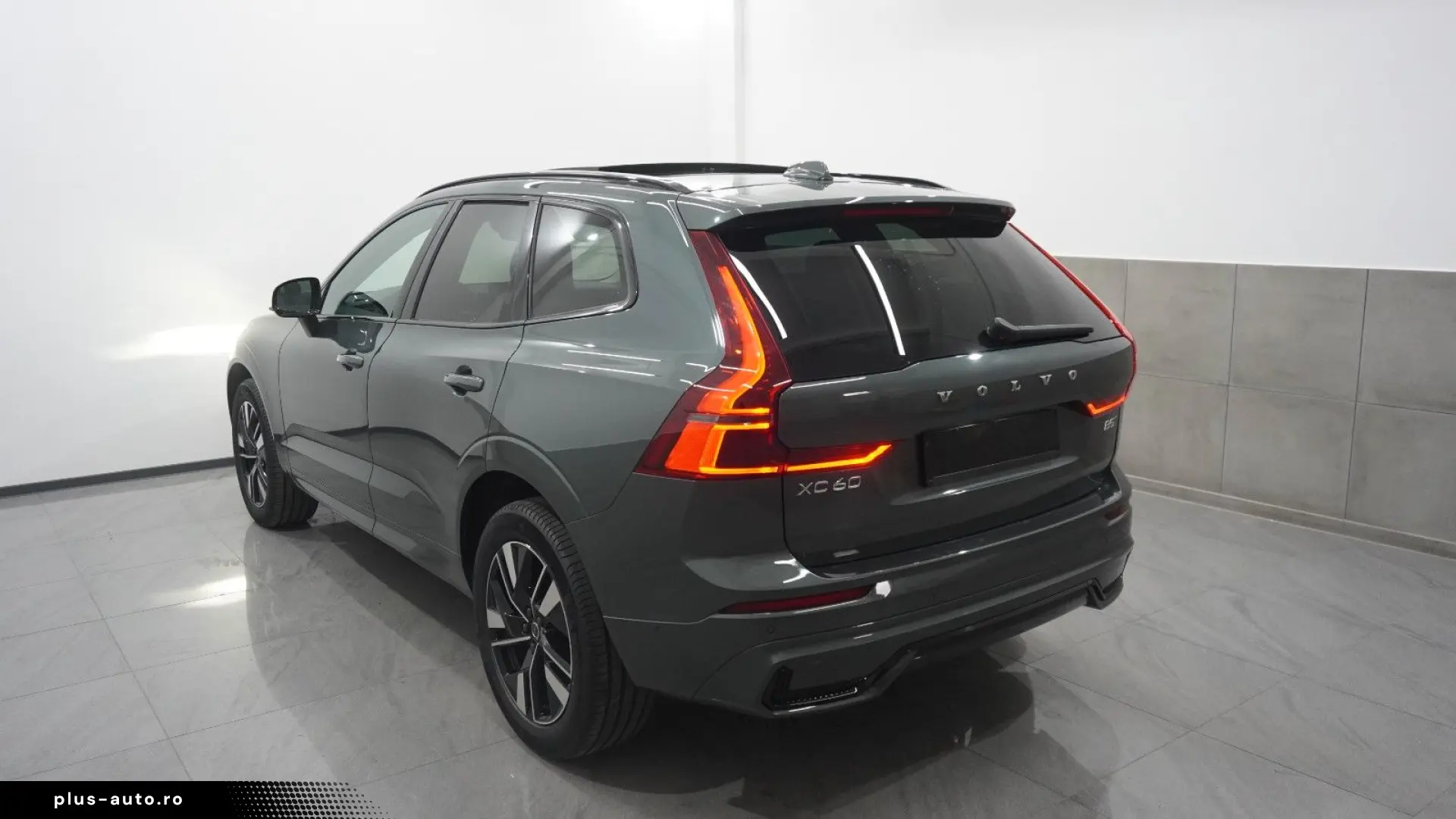 VOLVO XC60 B5 Plus Dark AWD NewMod Pano 360  HuD Pilot