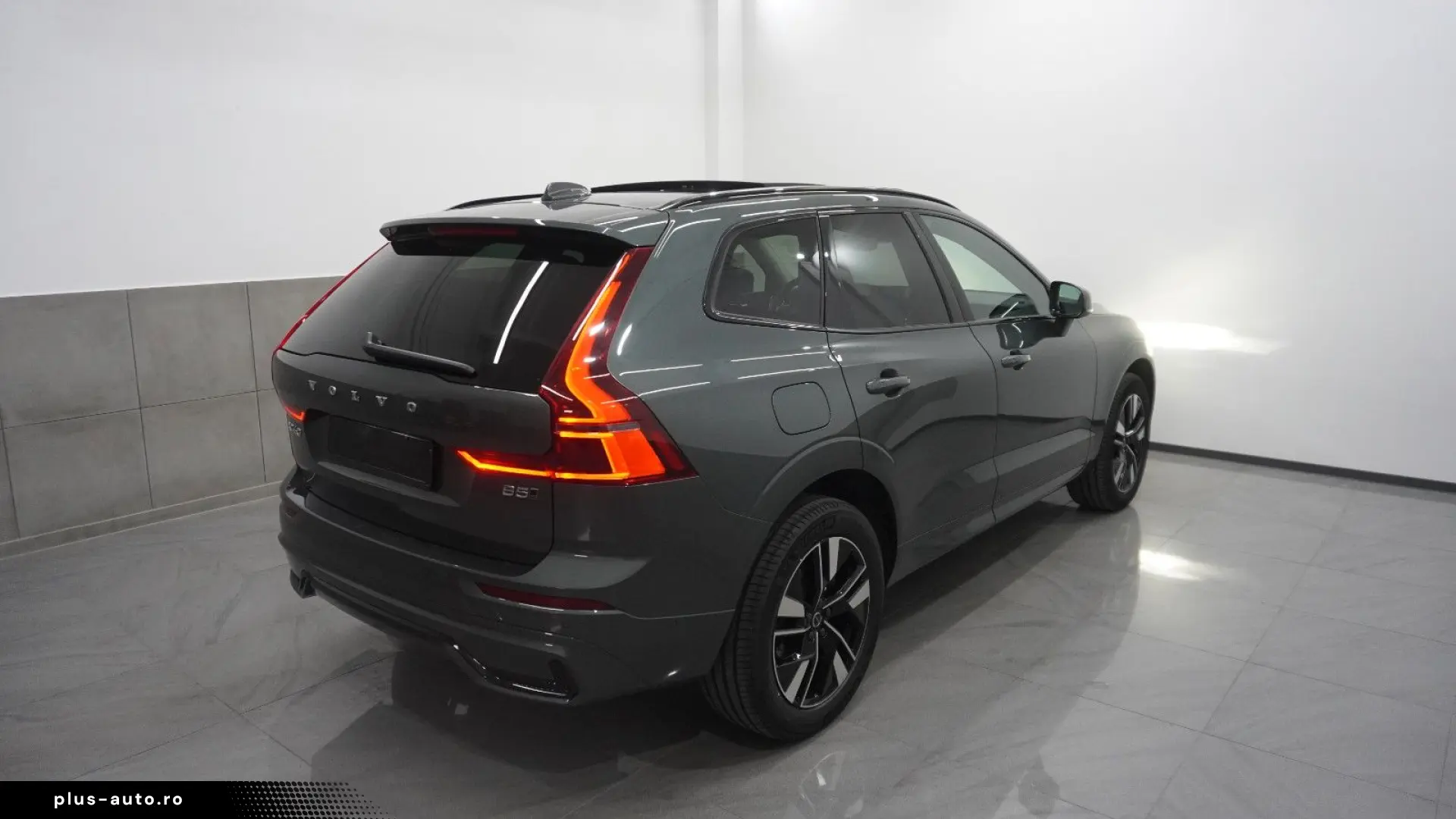 VOLVO XC60 B5 Plus Dark AWD NewMod Pano 360  HuD Pilot