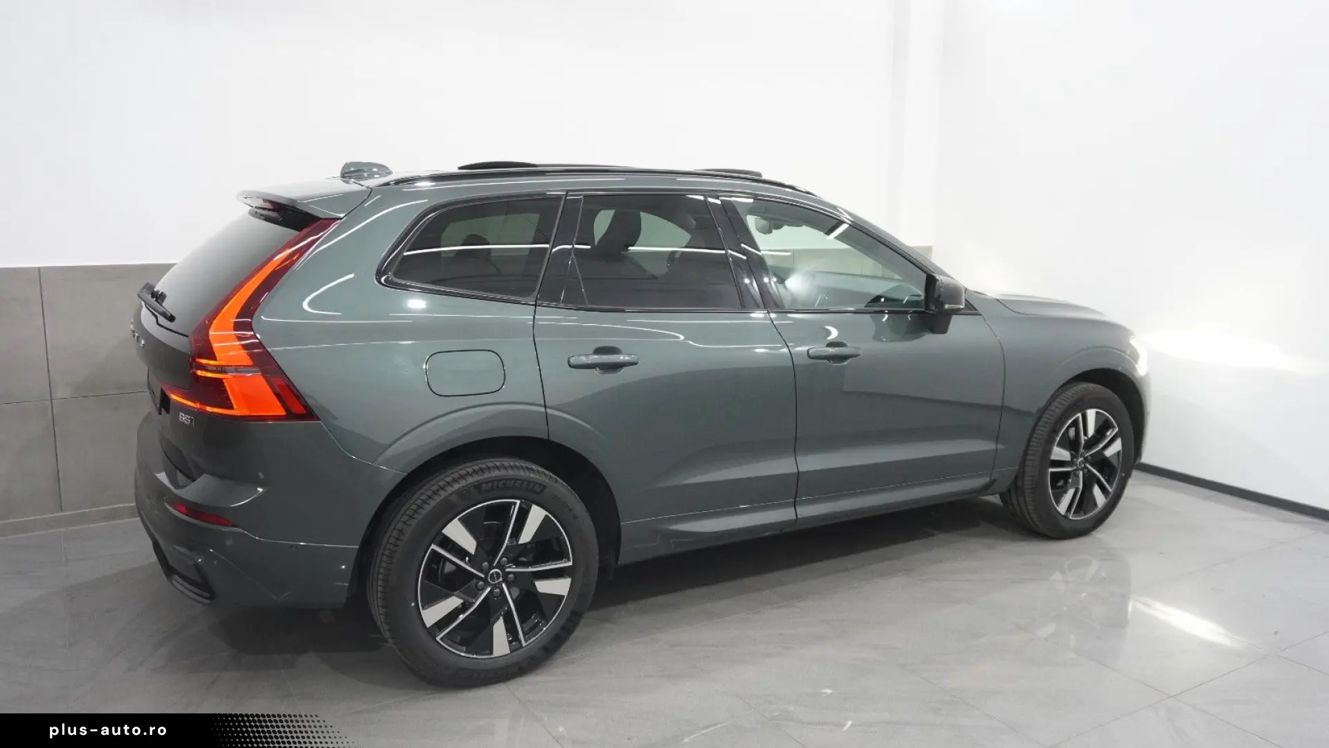 VOLVO XC60 B5 Plus Dark AWD NewMod Pano 360  HuD Pilot