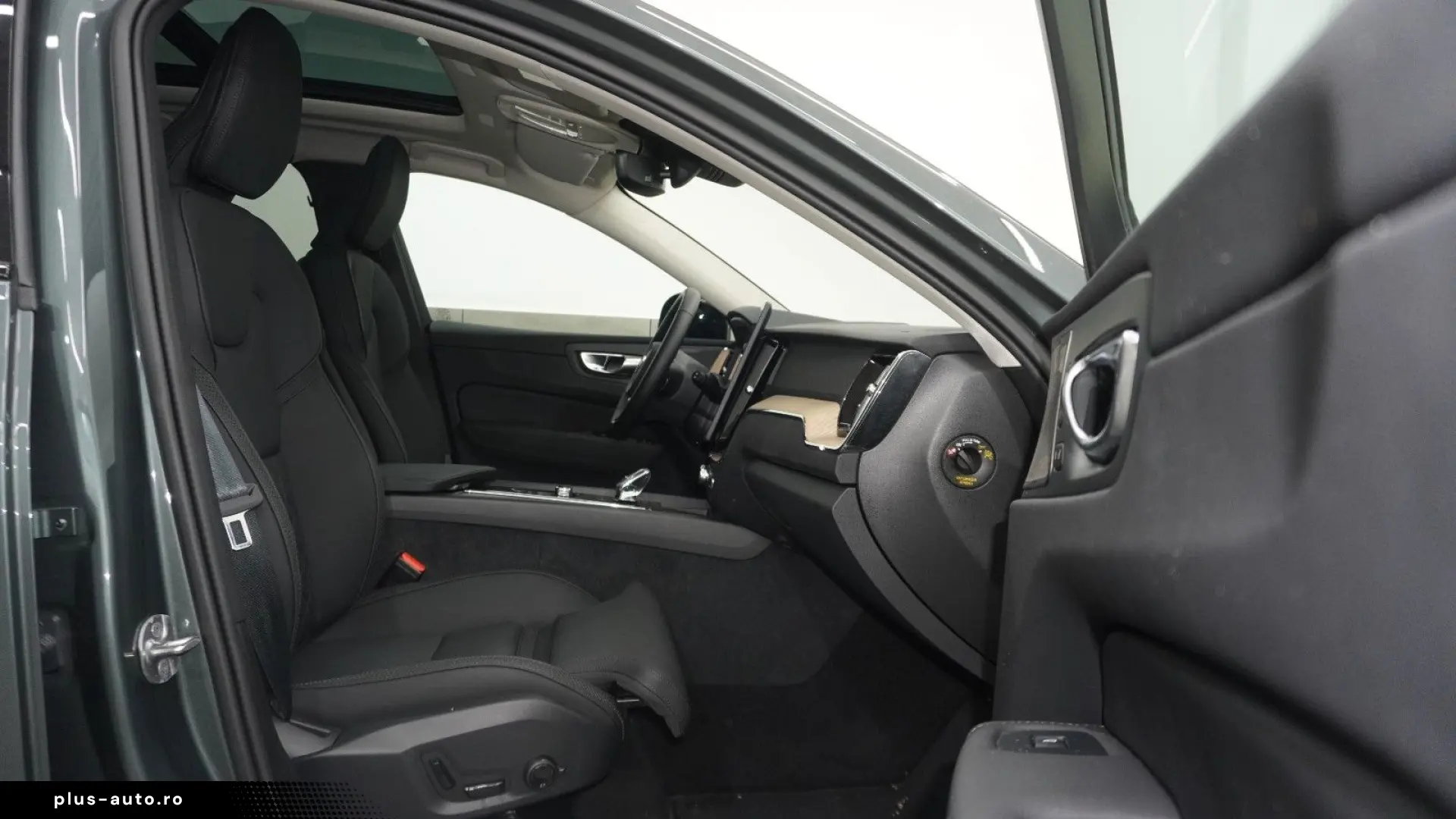 VOLVO XC60 B5 Plus Dark AWD NewMod Pano 360  HuD Pilot