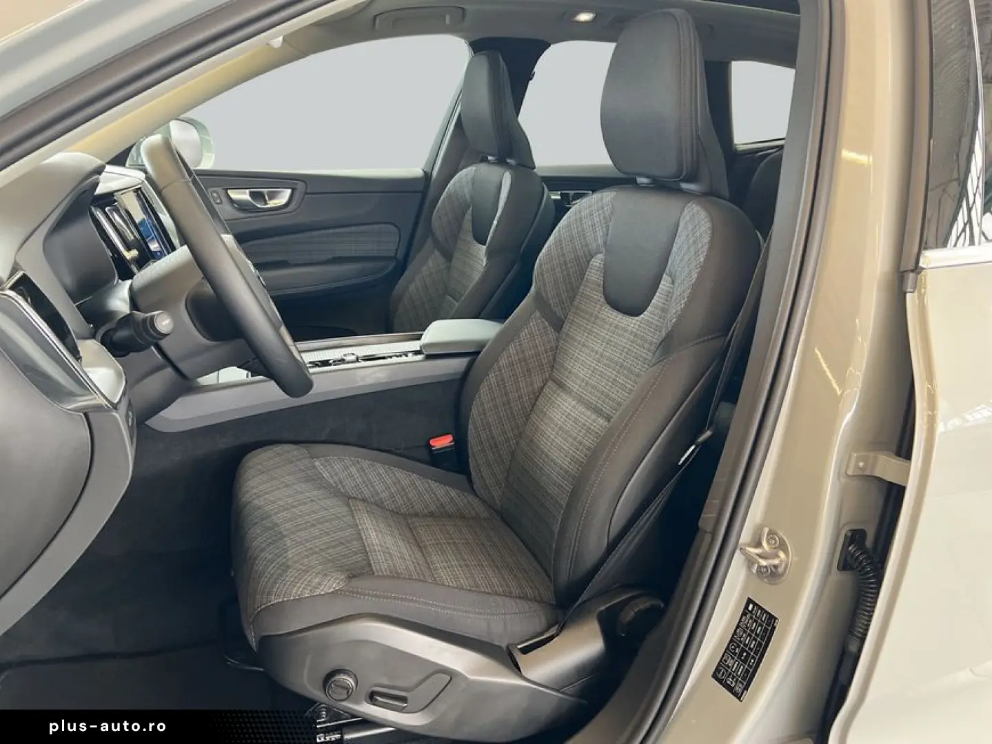 VOLVO XC60 T6 AWD Recharge Glasd Pilot BLIS Standheizu
