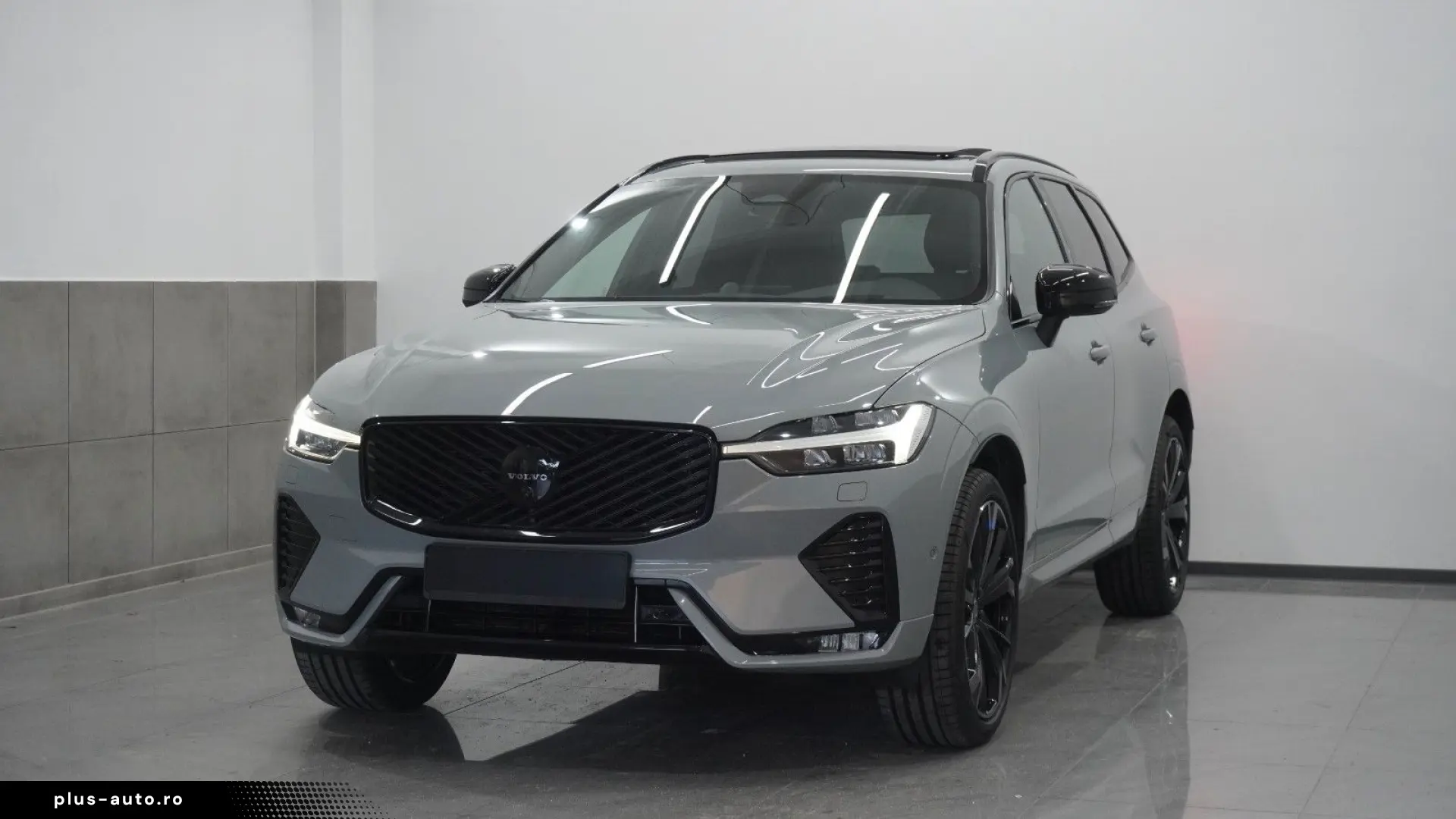 VOLVO XC60 Ultra Black Edition NewMod Pano Massage B&W