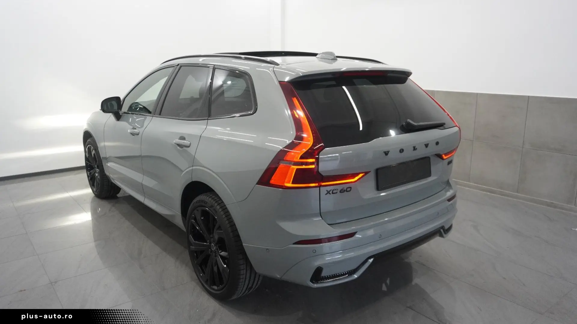 VOLVO XC60 Ultra Black Edition NewMod Pano Massage B&W