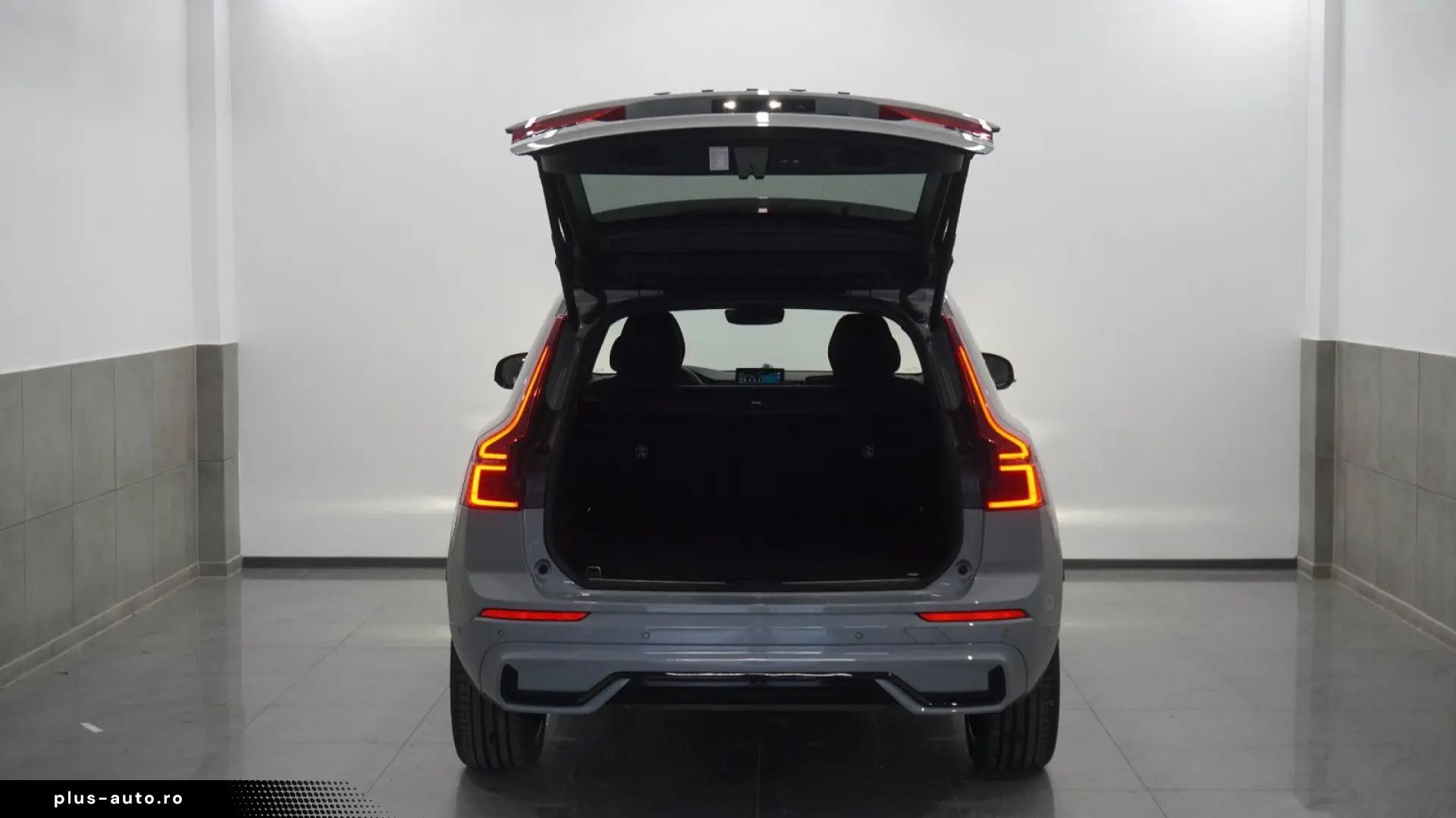 VOLVO XC60 Ultra Black Edition NewMod Pano Massage B&W