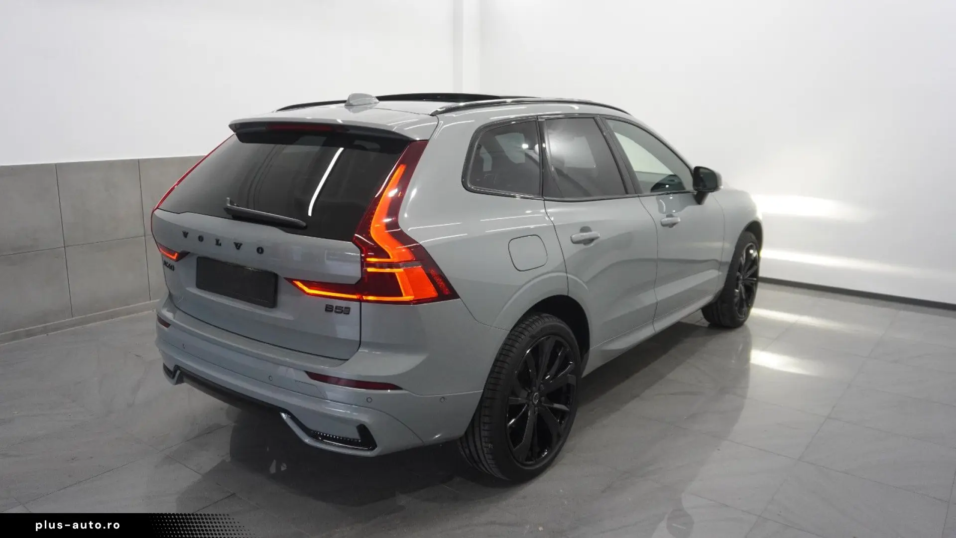 VOLVO XC60 Ultra Black Edition NewMod Pano Massage B&W