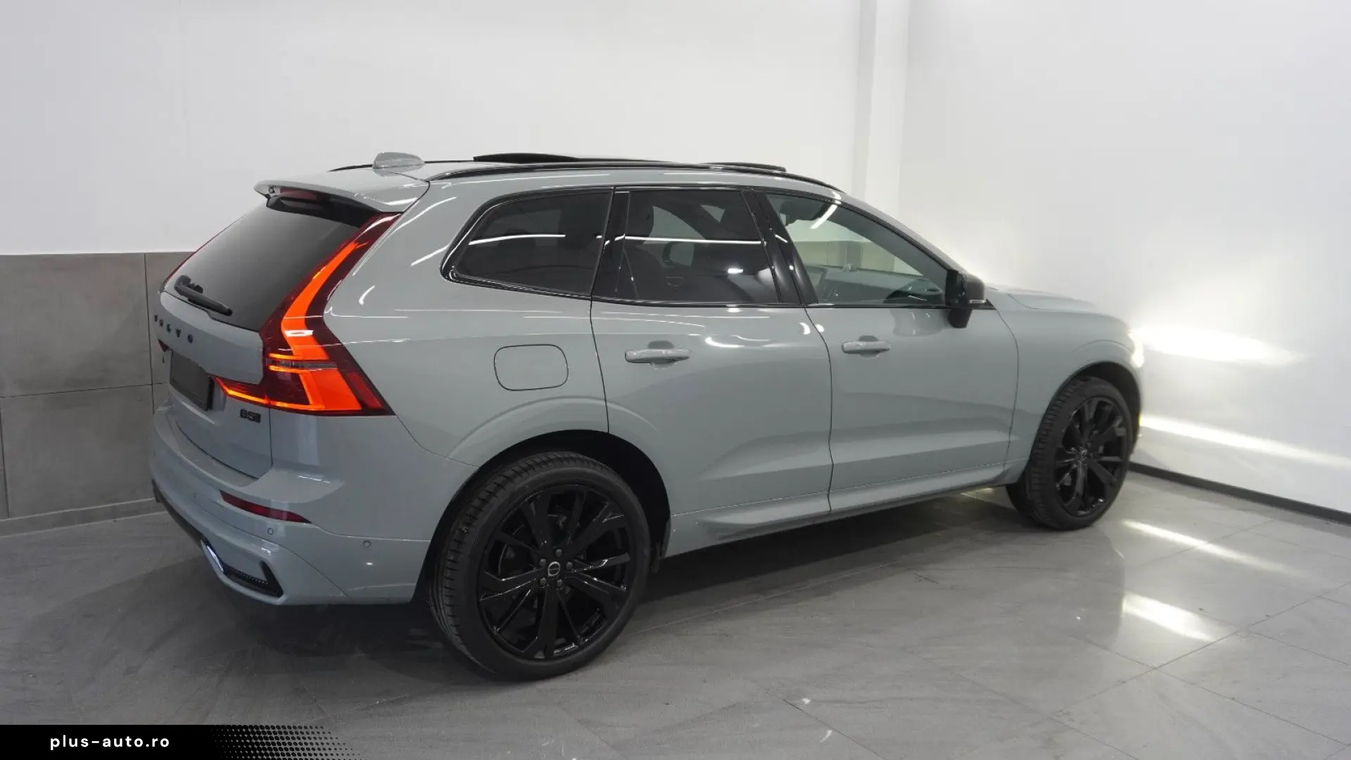 VOLVO XC60 Ultra Black Edition NewMod Pano Massage B&W