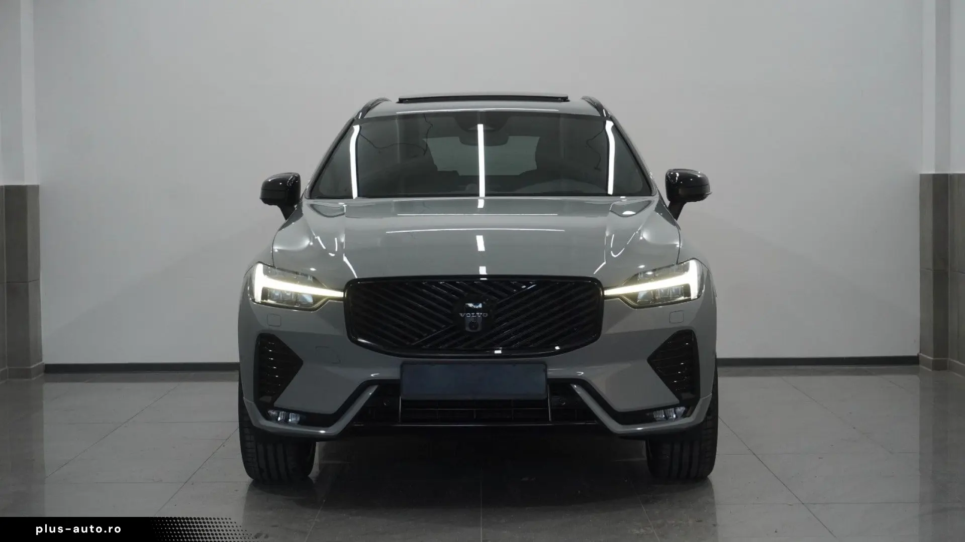 VOLVO XC60 Ultra Black Edition NewMod Pano Massage B&W