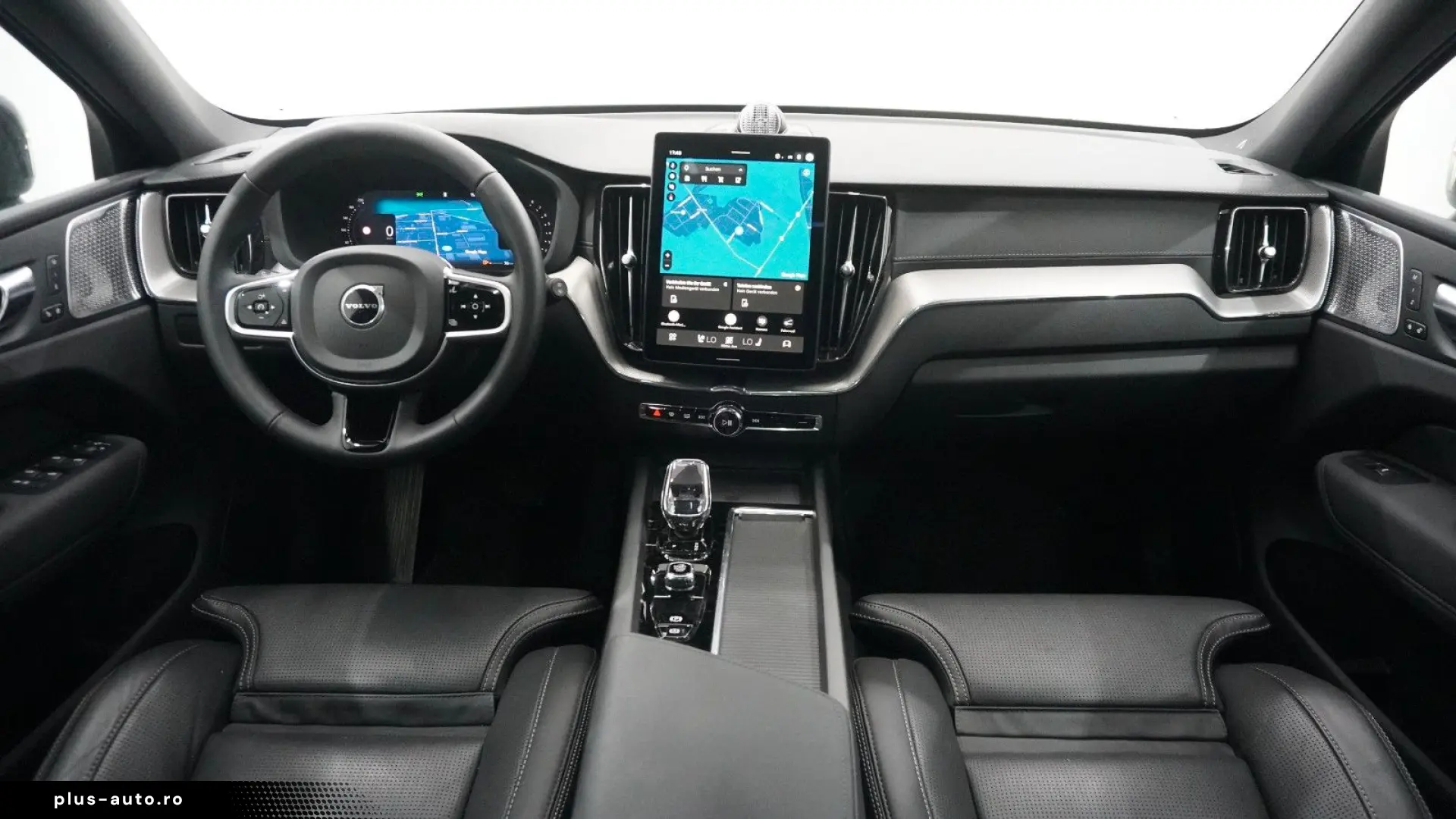 VOLVO XC60 Ultra Black Edition NewMod Pano Massage B&W