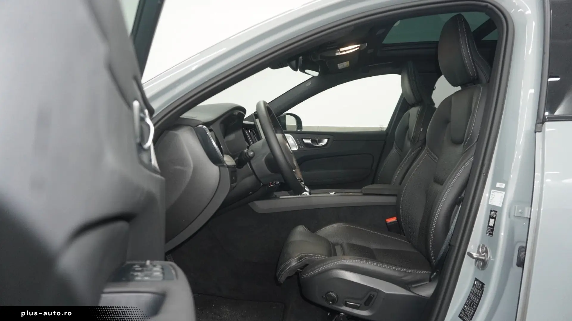 VOLVO XC60 Ultra Black Edition NewMod Pano Massage B&W