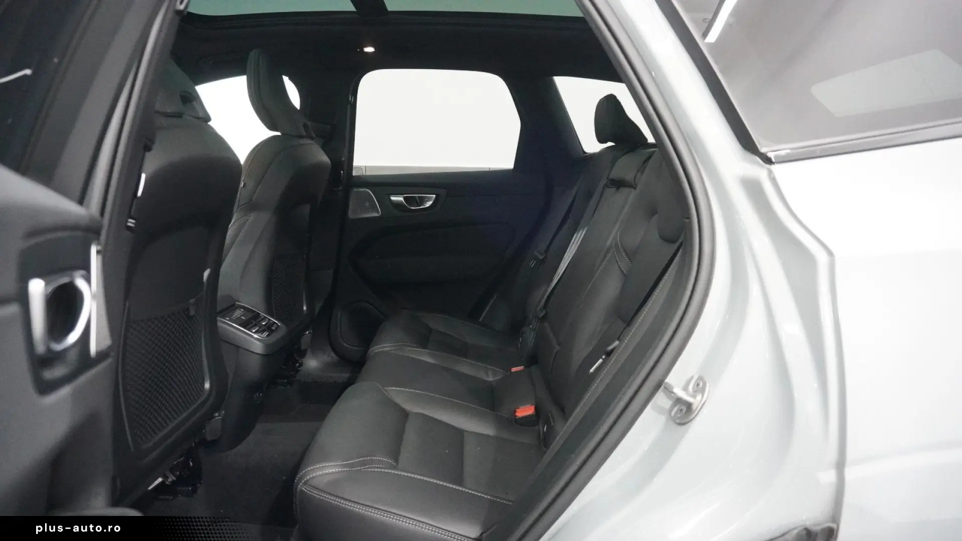 VOLVO XC60 Ultra Black Edition NewMod Pano Massage B&W