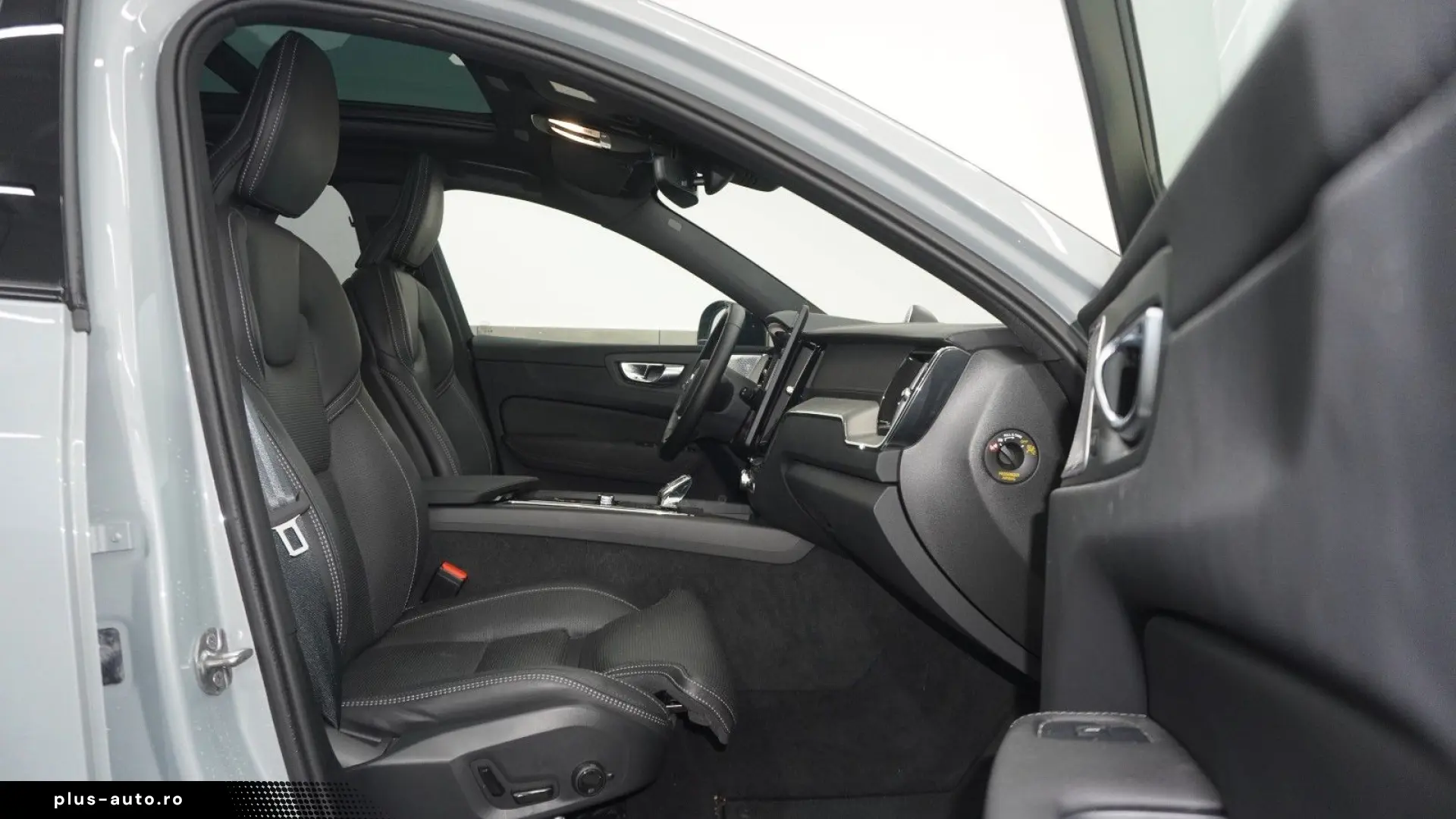 VOLVO XC60 Ultra Black Edition NewMod Pano Massage B&W
