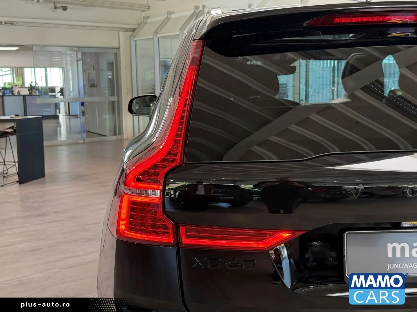 VOLVO XC60 B5 AWD Plus Black Editi. BLIS PANO 360  HUD