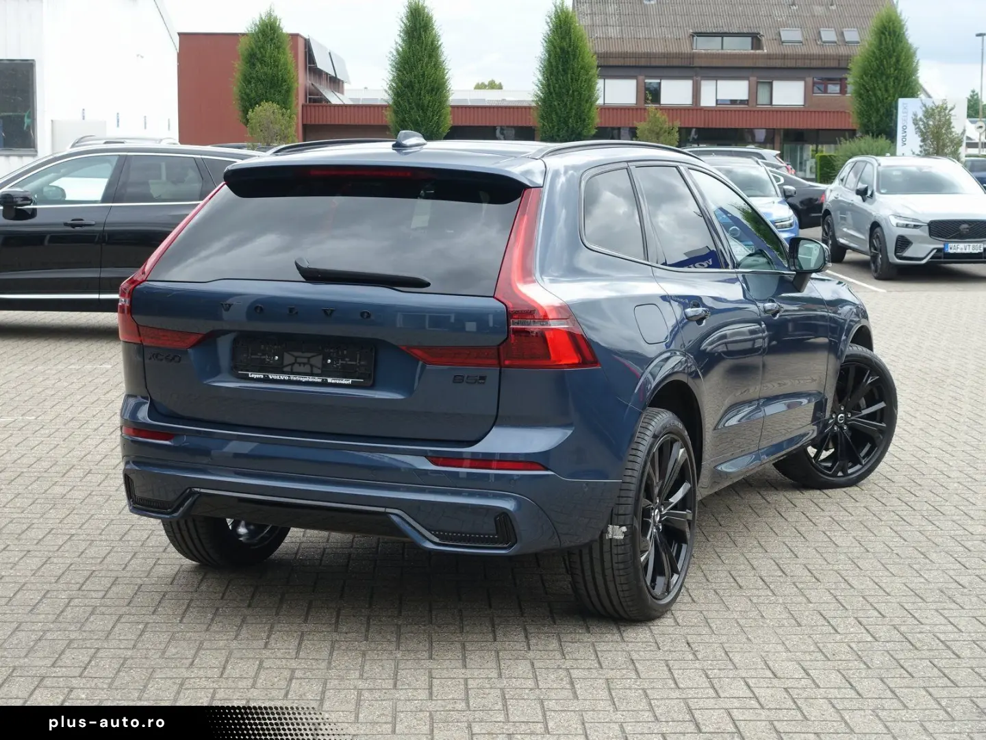 VOLVO XC60 Black Edition Plus B5 AWD HUD PANO AHK 360