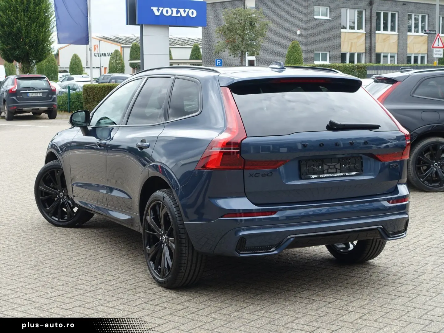 VOLVO XC60 Black Edition Plus B5 AWD HUD PANO AHK 360