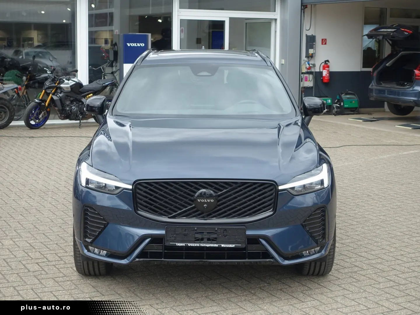 VOLVO XC60 Black Edition Plus B5 AWD HUD PANO AHK 360