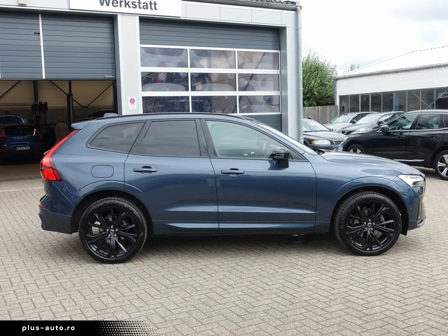 VOLVO XC60 Black Edition Plus B5 AWD HUD PANO AHK 360