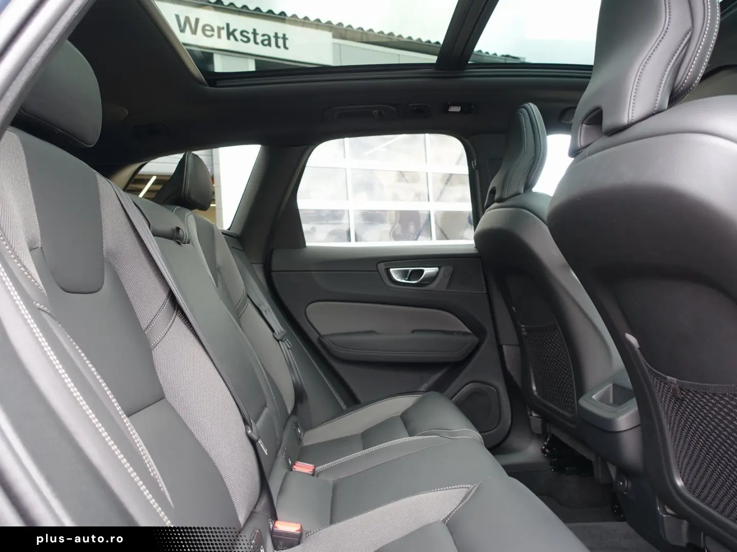 VOLVO XC60 Black Edition Plus B5 AWD HUD PANO AHK 360