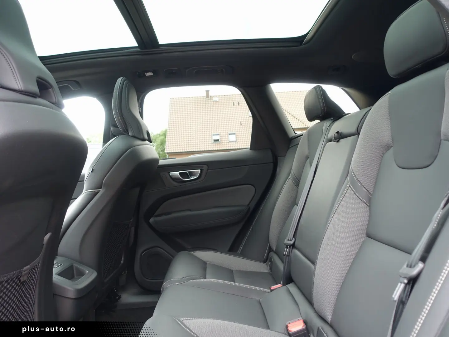 VOLVO XC60 Black Edition Plus B5 AWD HUD PANO AHK 360