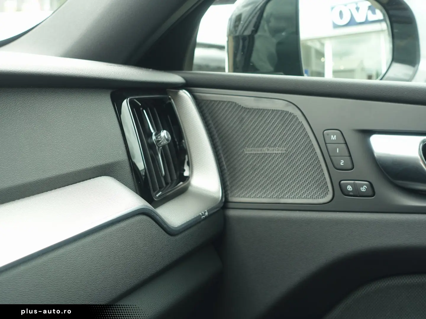 VOLVO XC60 Black Edition Plus B5 AWD HUD PANO AHK 360