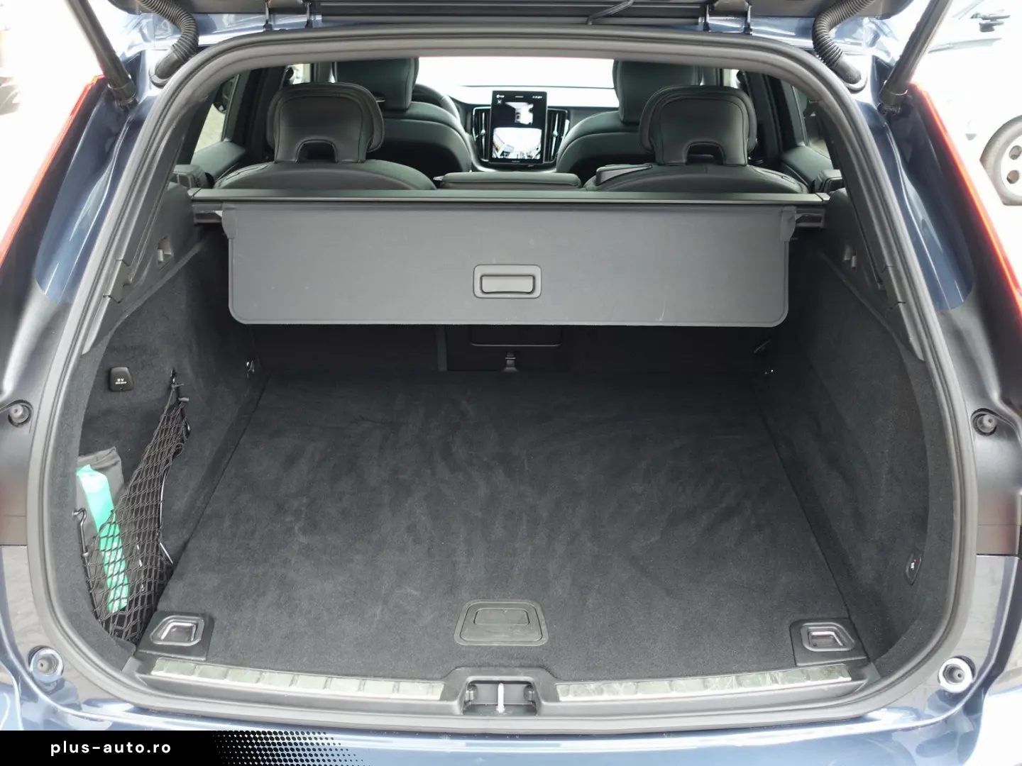 VOLVO XC60 Black Edition Plus B5 AWD HUD PANO AHK 360