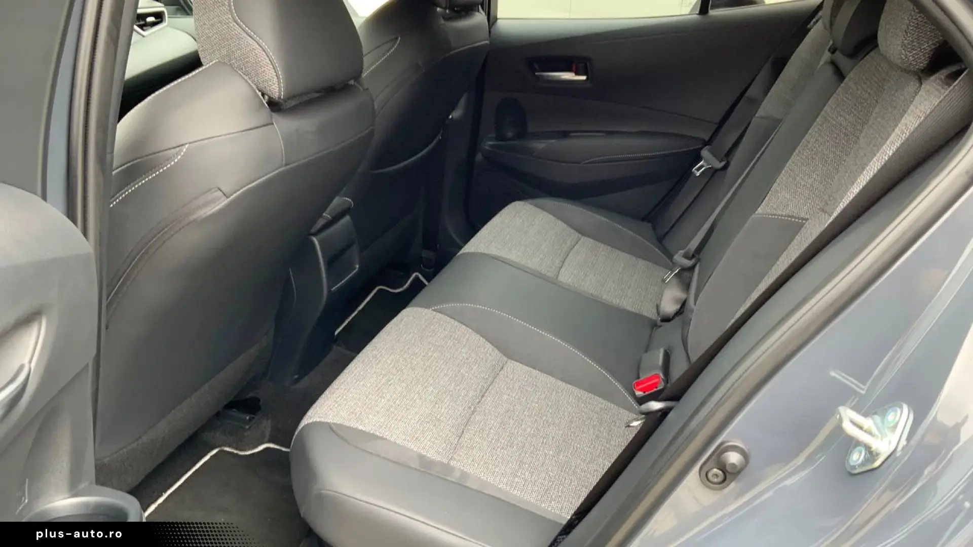 TOYOTA COROLLA 1.8 HEV Dynamic - 1948 KM - 2026