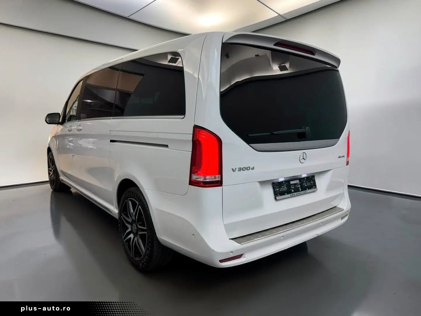 MERCEDES-BENZ V 300d 4M AMG LINE LANG AIRMATIC ACC 8-SITZE