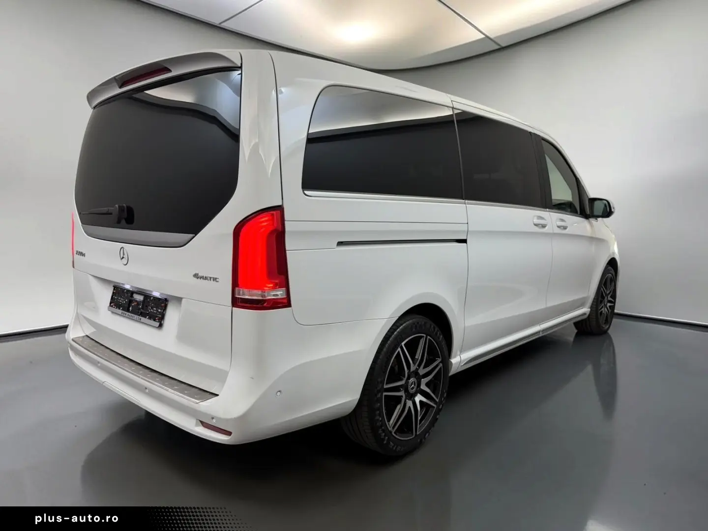 MERCEDES-BENZ V 300d 4M AMG LINE LANG AIRMATIC ACC 8-SITZE